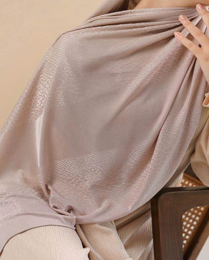 Kuwaiti Veora Dark Rose