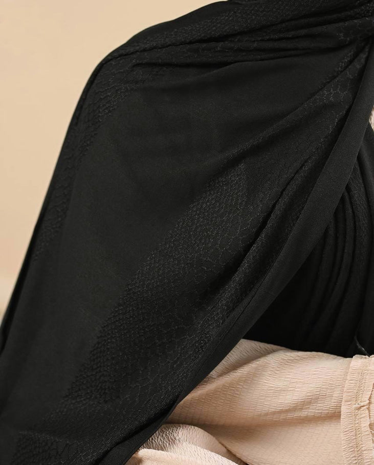 Kuwaiti Veora Black